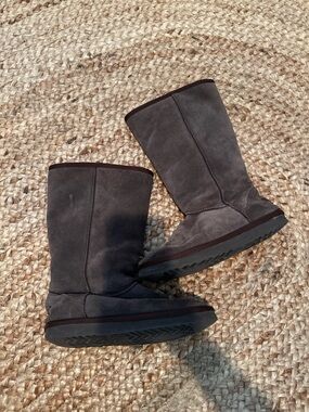 BROWN CLASSIC TALL UGG BOOTS